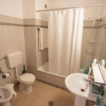 Colmeia- Local Armação de Pêra