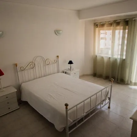 Colmeia- Local Guest house